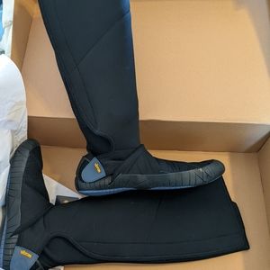 Furoshiki neoprene high-cut boot